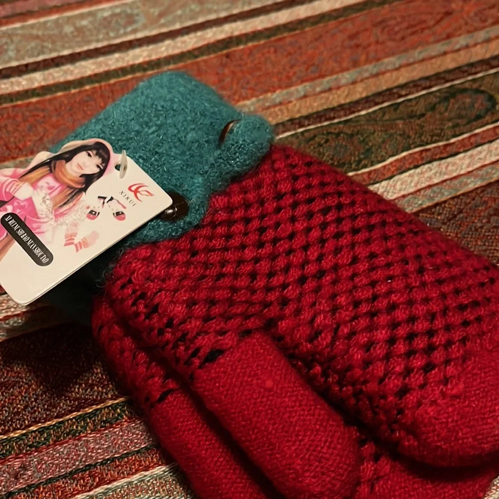 Knit Mittens acrylic faux fur Sherpa lined Red and Green with tiny brown buttons